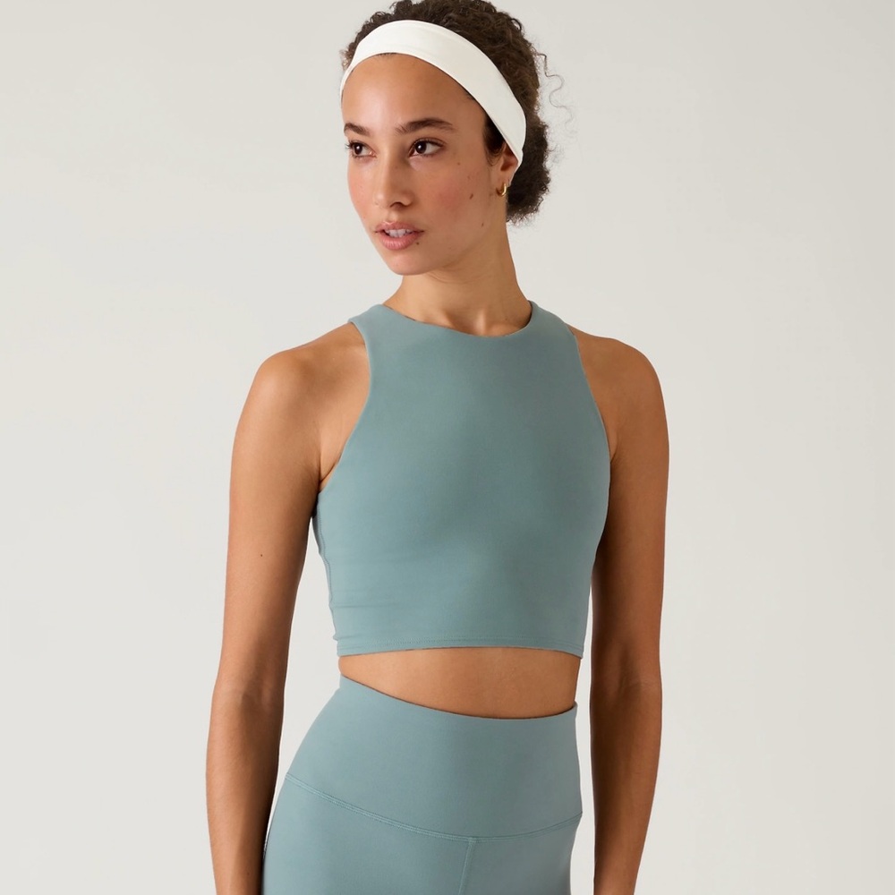 Athleta Conscious Crop